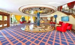 The Monarch Hotel**** superior