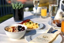 The Monarch Hotel**** superior