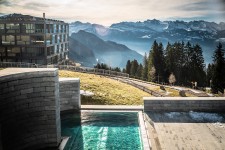 Mineralbad außen © Cloudio Chen