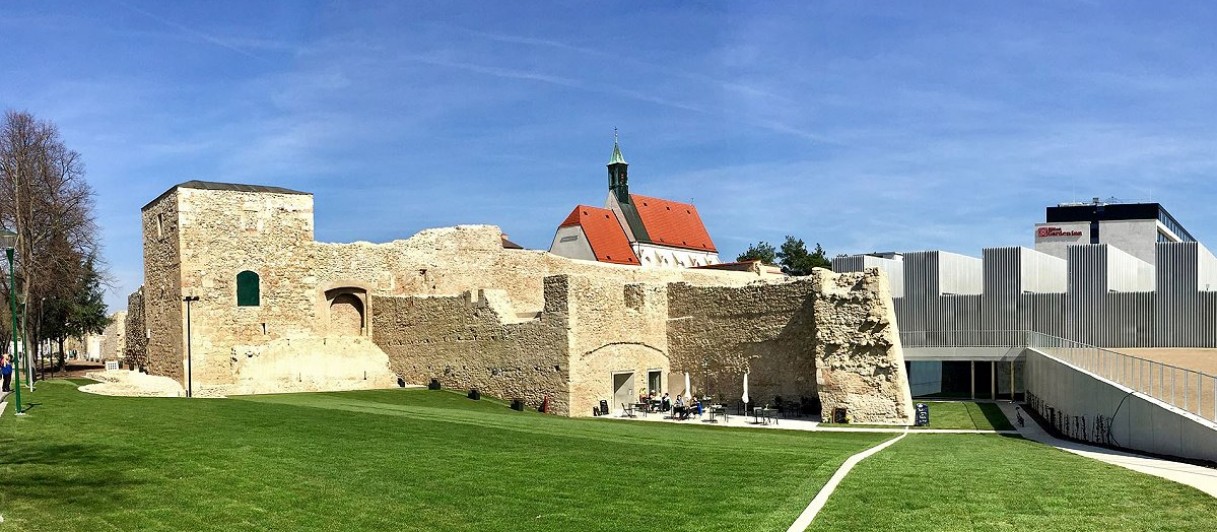 Die Kasematten mit der Zwingermauer