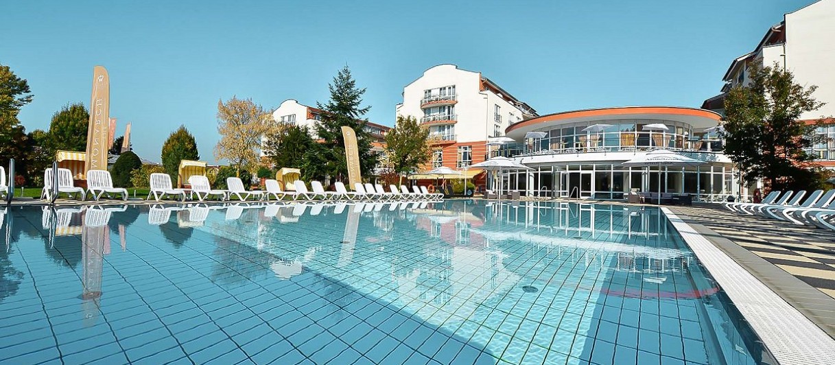 The Monarch Hotel**** superior