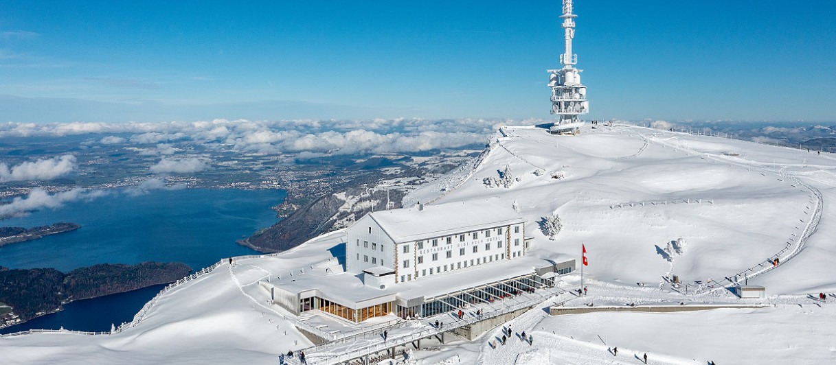Schneebedeckter Alpengipfel © Andreas Busslinger Photography